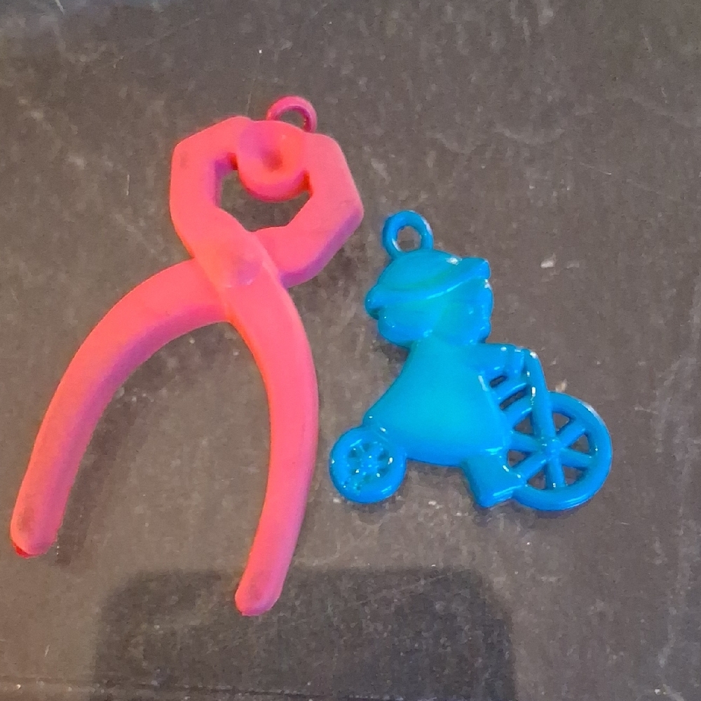 VINTAGE 1980s CHARMS